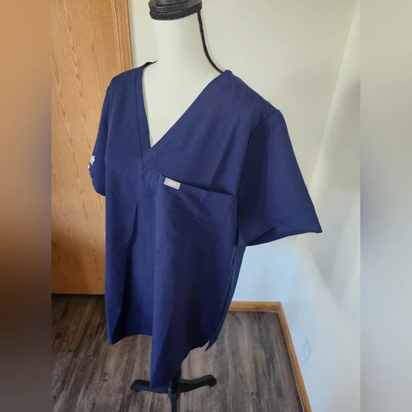 NWT Figs Navy Blue Catarina One Pocket Scrub Medical Shirt - Picture 2 of 5